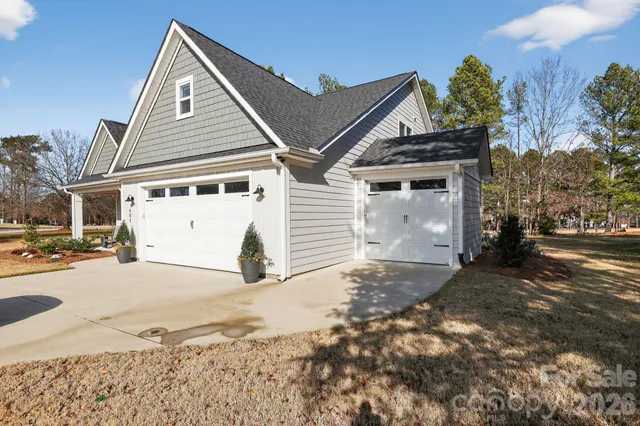 $489,900 | 401 Grand Harbor Boulevard, Ninety Six, SC 29666