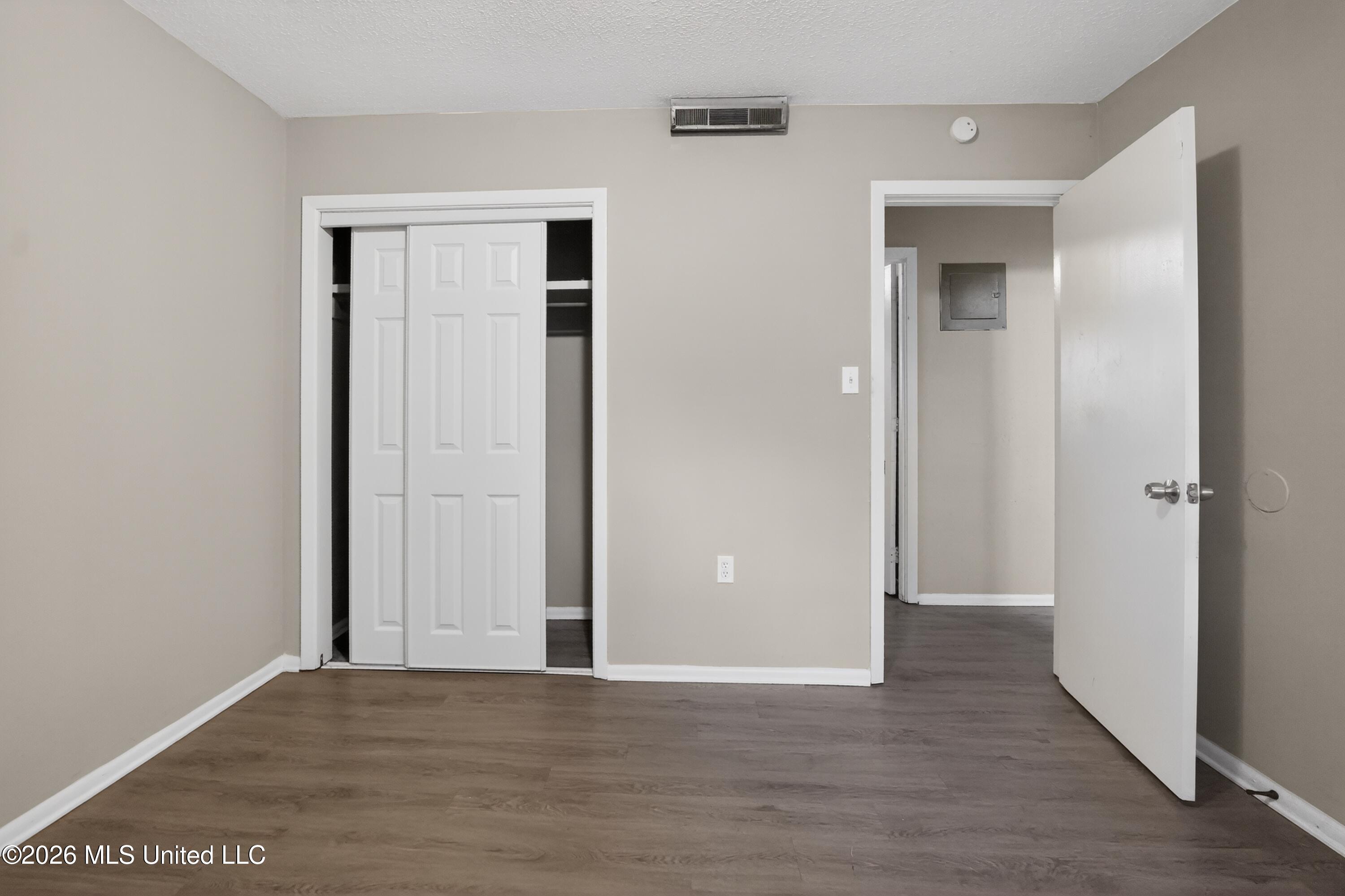 620 Queen Circle Jackson, MS 39209 - Photo 30 of 43 30_620_Queen_Cir-Bedroom-6526