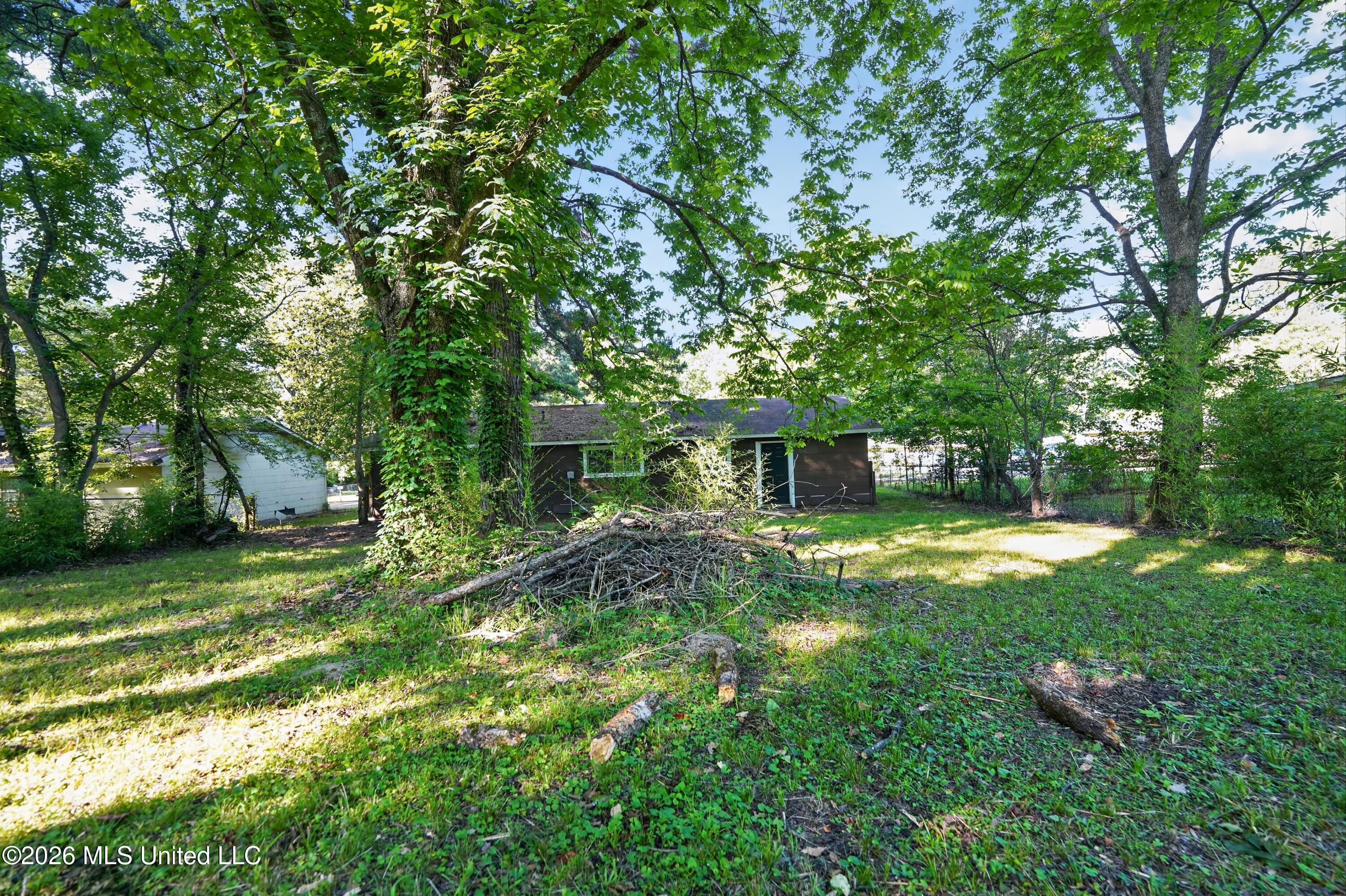 620 Queen Circle Jackson, MS 39209 - Photo 3 of 43 03_620_Queen_Cir-Exterior-6547