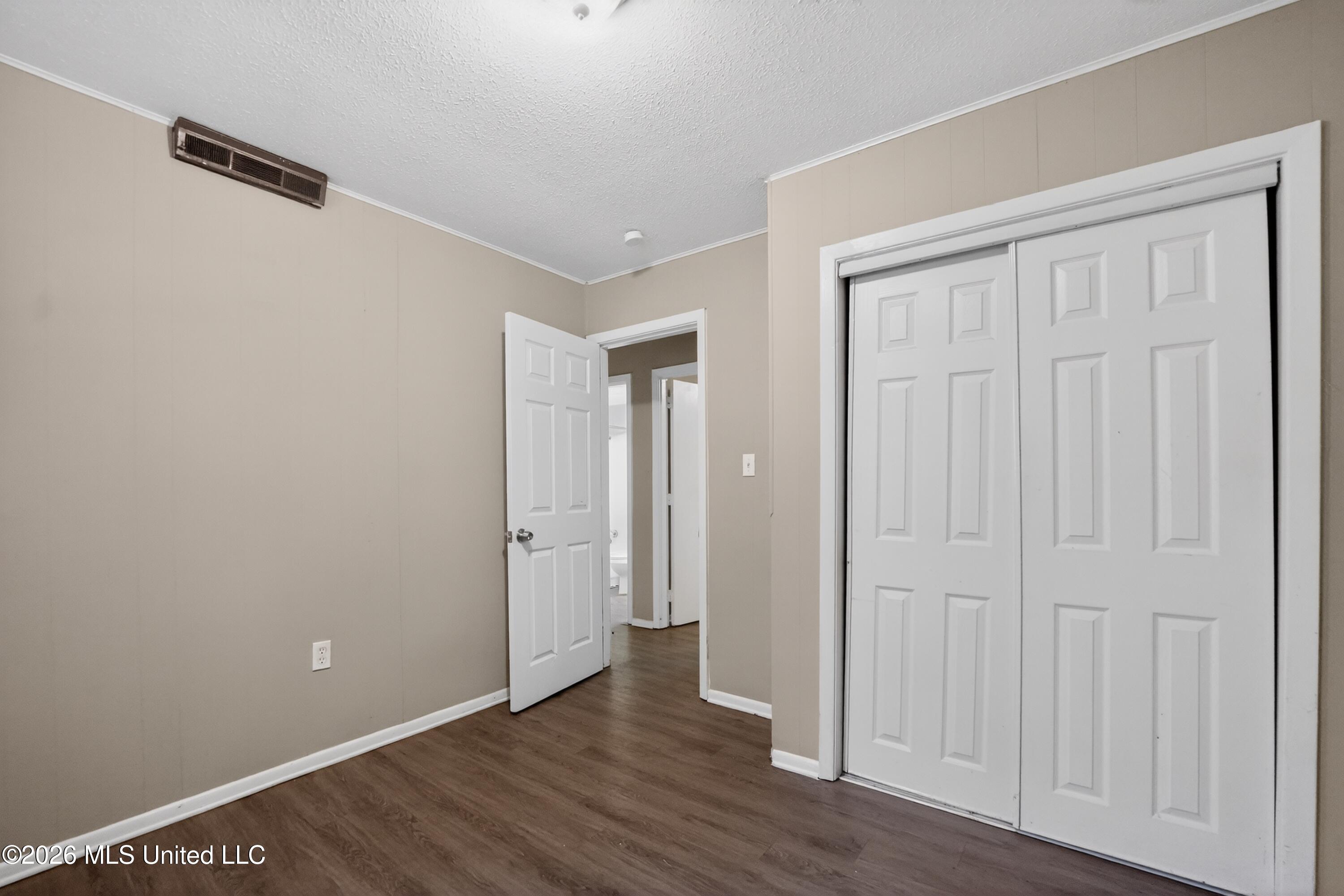 620 Queen Circle Jackson, MS 39209 - Photo 36 of 43 36_620_Queen_Cir-Bedroom-6533