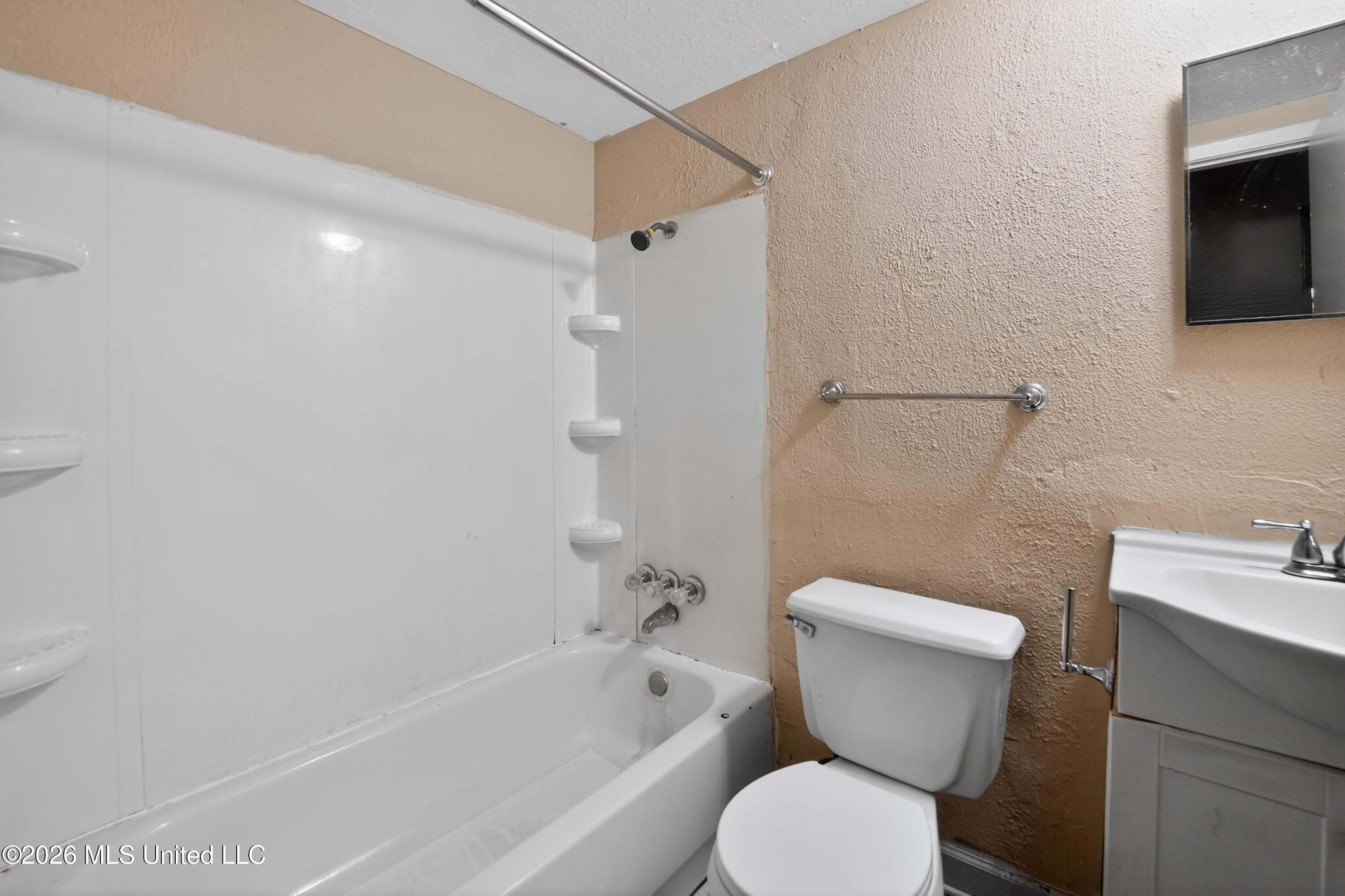 620 Queen Circle Jackson, MS 39209 - Photo 40 of 43 40_620_Queen_Cir-Bathroom-6520