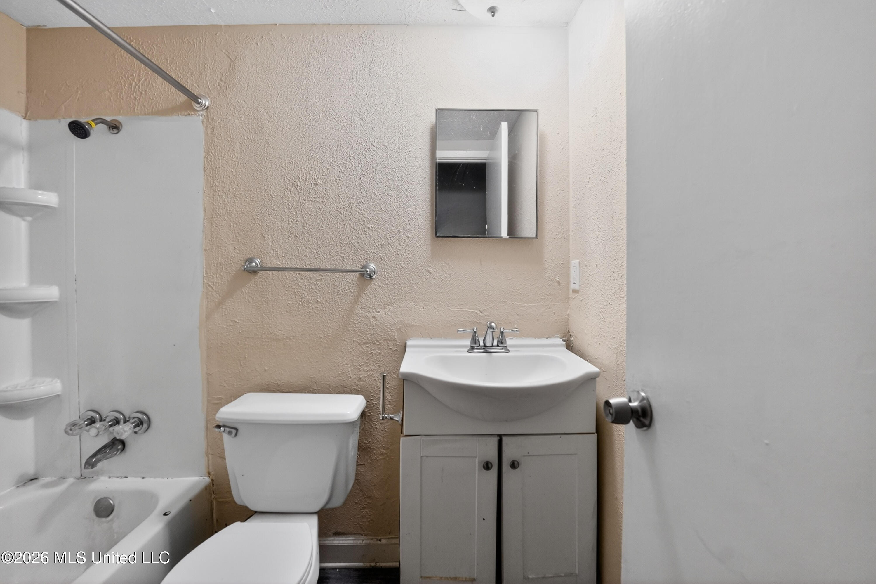620 Queen Circle Jackson, MS 39209 - Photo 41 of 43 41_620_Queen_Cir-Bathroom-6519