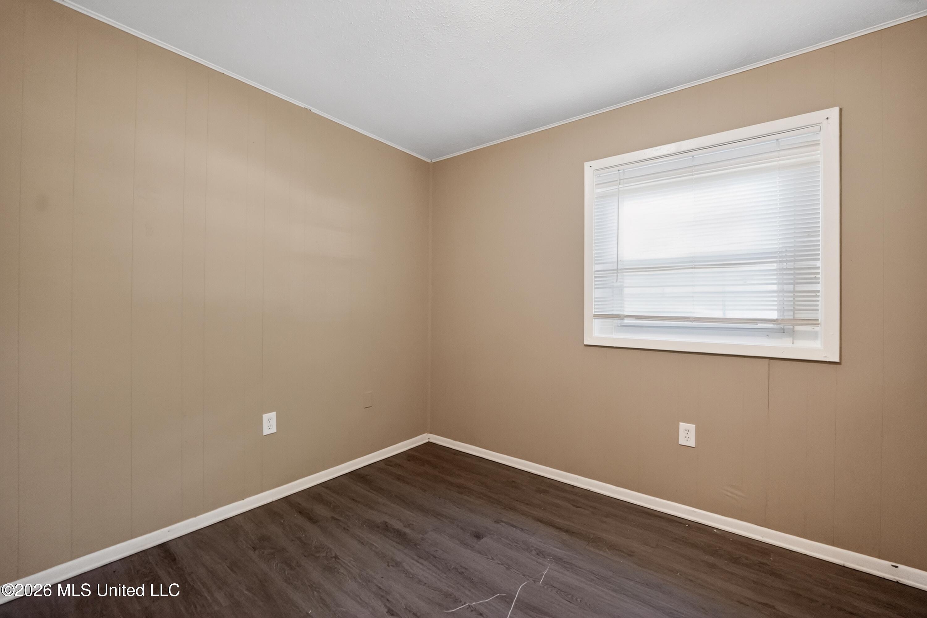 620 Queen Circle Jackson, MS 39209 - Photo 9 of 43 09_620_Queen_Cir-Living_room-6530