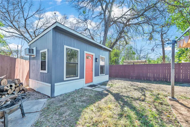 $3,850 | 2403 South 3rd Street, Austin, TX 78704