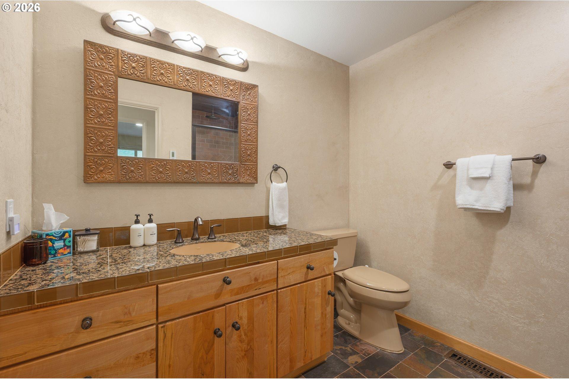 2765 Spring Boulevard Eugene, OR 97403 - Photo 34 of 44 Bathroom