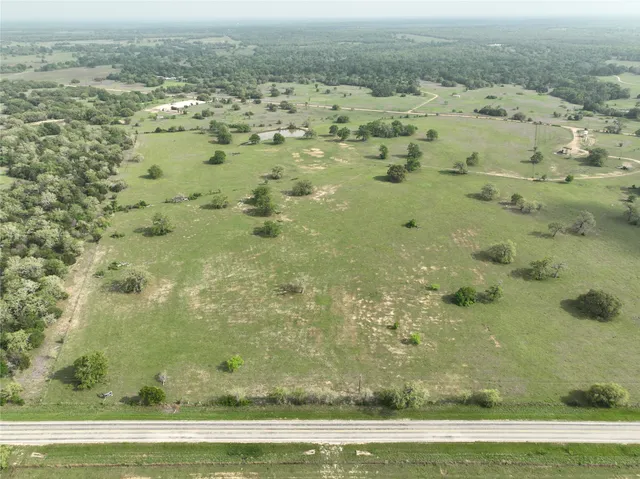 $700,000 | 141 St Giddings Tx 78942, Giddings, TX 78942