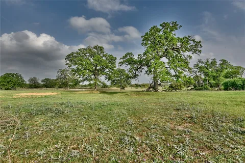 $700,000 | 141 St Giddings Tx 78942, Giddings, TX 78942