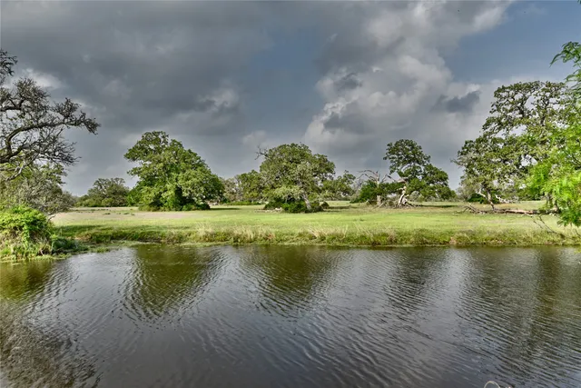 $700,000 | 141 St Giddings Tx 78942, Giddings, TX 78942