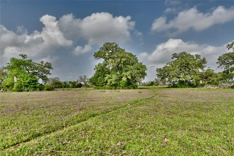 $700,000 | 141 St Giddings Tx 78942, Giddings, TX 78942