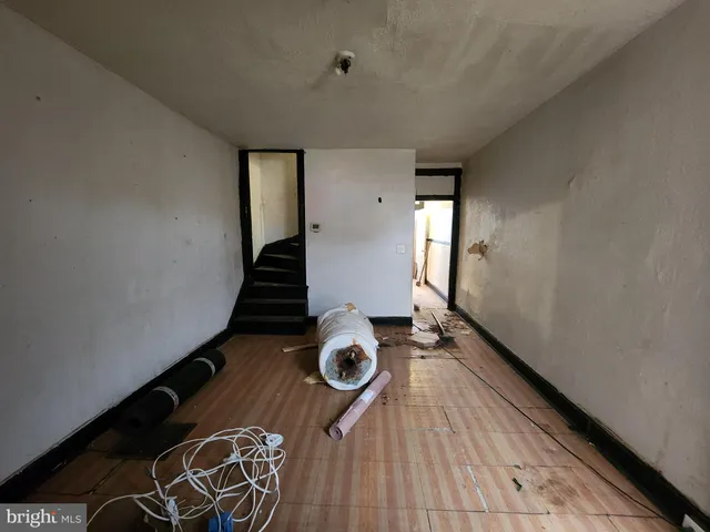 a view of entryway with workspace and wooden floor