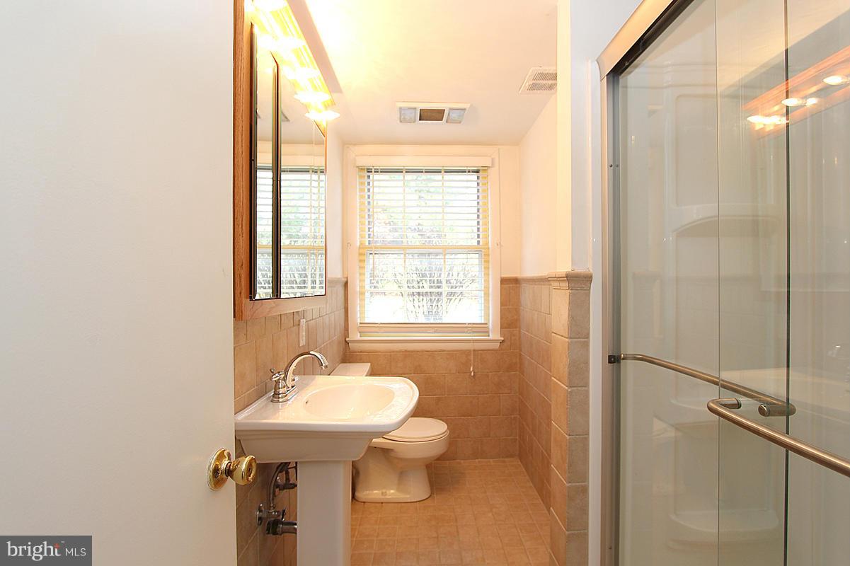 13012 Darnestown Road Gaithersburg, MD 20878 - Photo 22 of 30 Bath