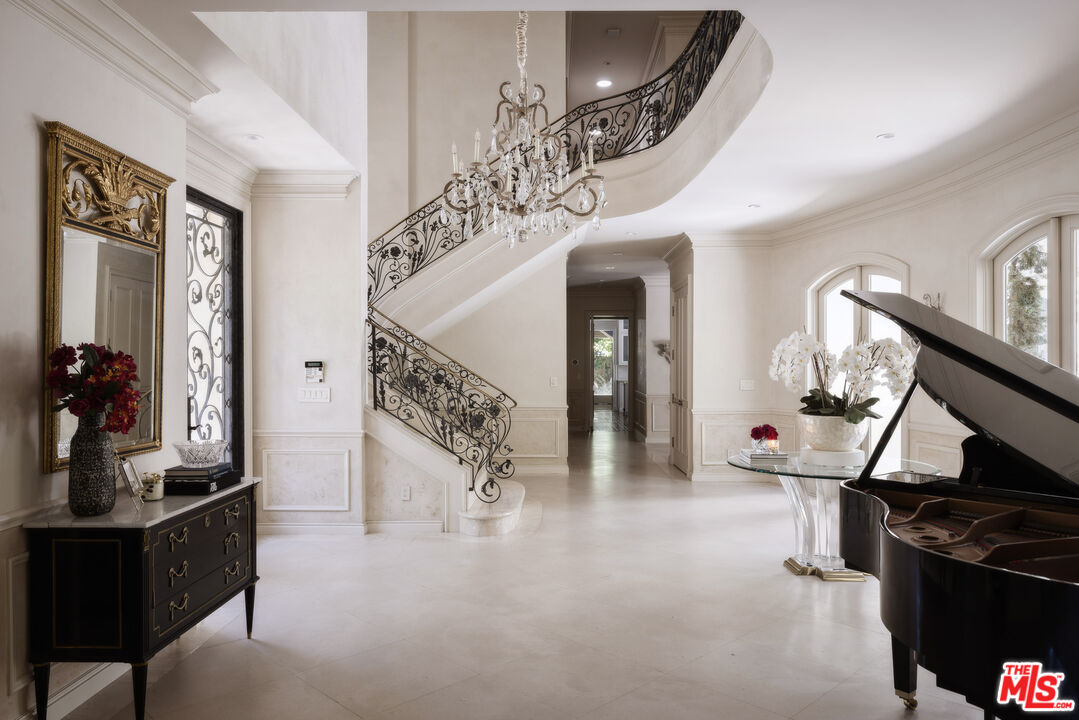 1160 Chantilly Road Los Angeles, CA 90077 - Photo 8 of 32 a view of entryway and hall