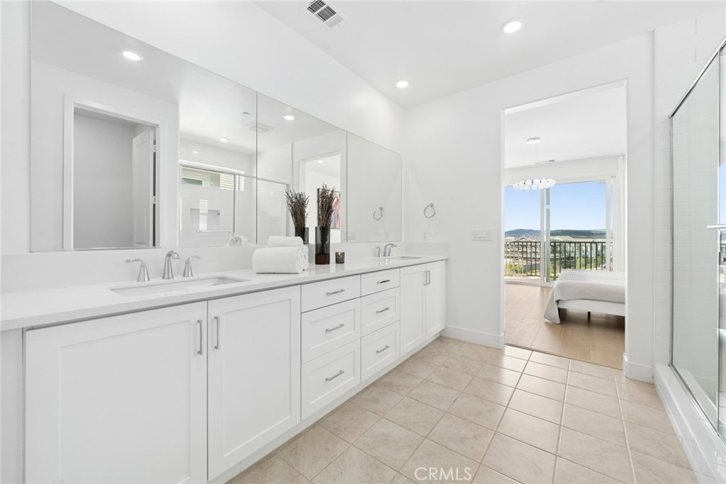 427 Flycatcher Irvine, CA 92618 - Photo 24 of 47 Primary Ensuite Bathroom