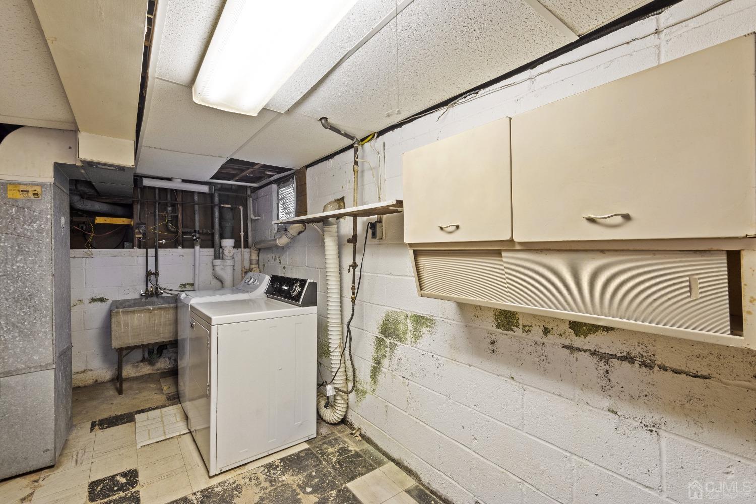 7 Garside Place Clark, NJ 07066 - Photo 34 of 34 a utility room with dryer and washer