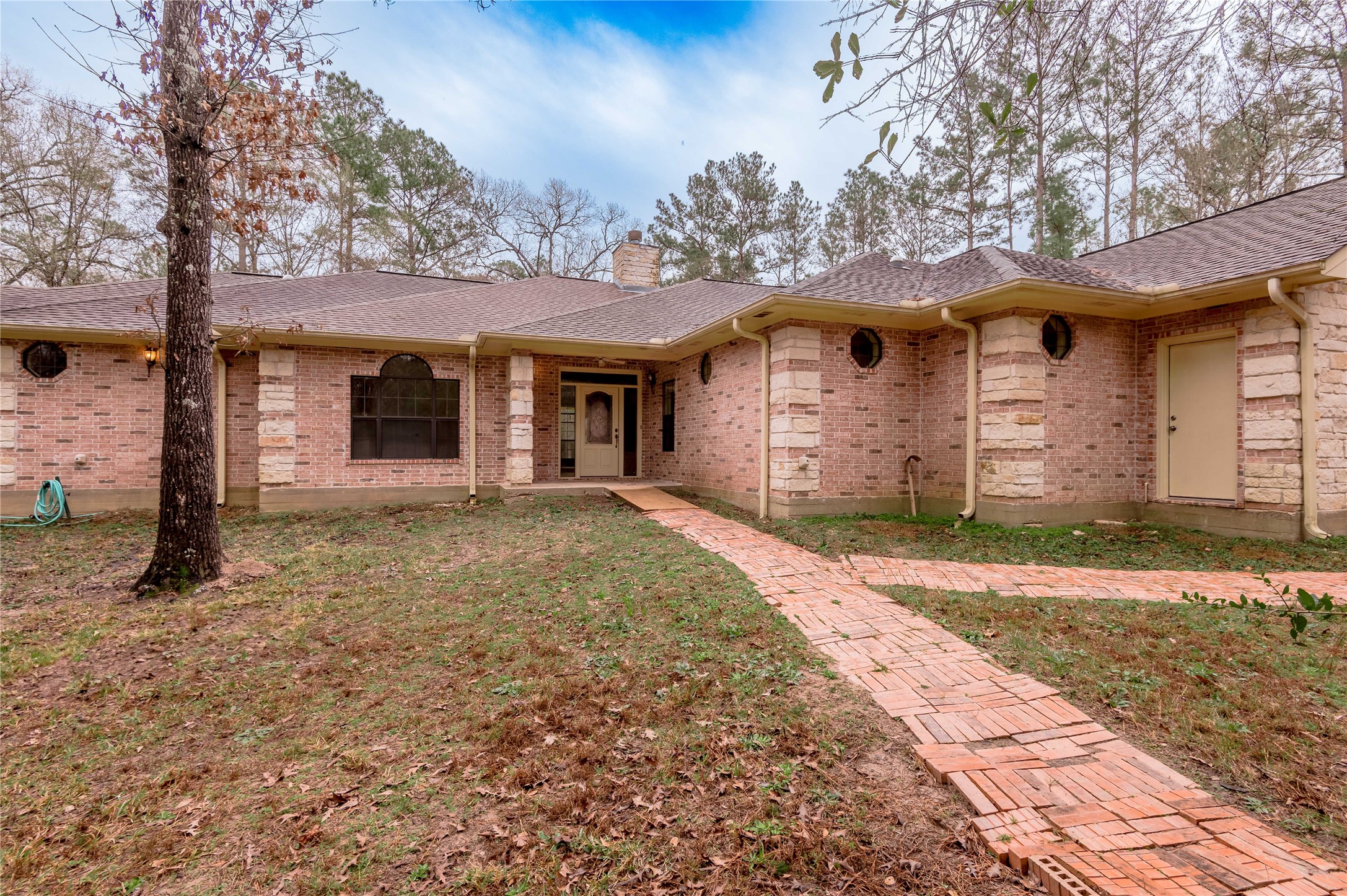 20 Tall Timbers Way Huntsville, TX 77320 - Photo 3 of 41 a front view of a house with a yard and garage