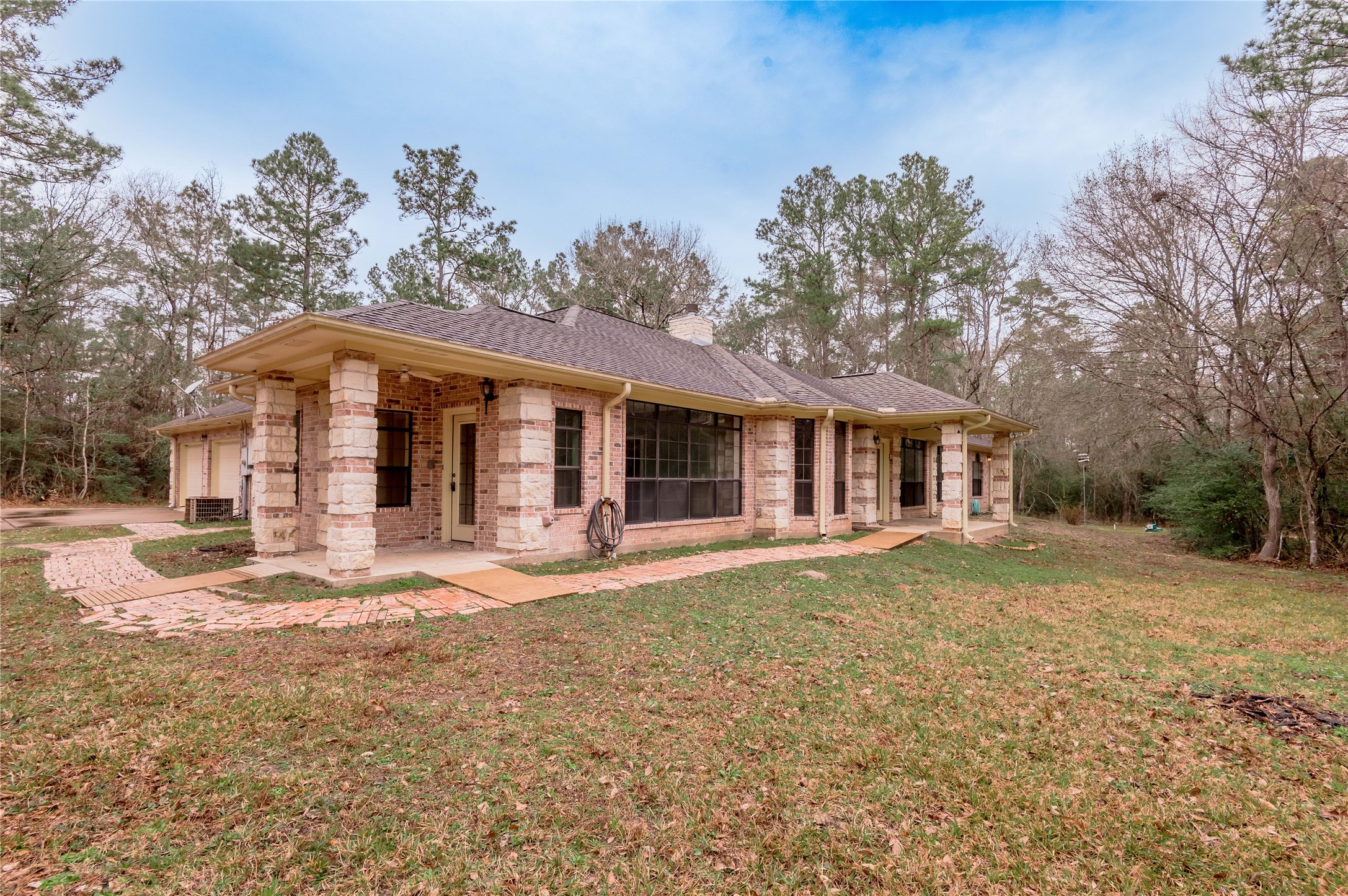 20 Tall Timbers Way Huntsville, TX 77320 - Photo 38 of 41 a front view of a house with a garden