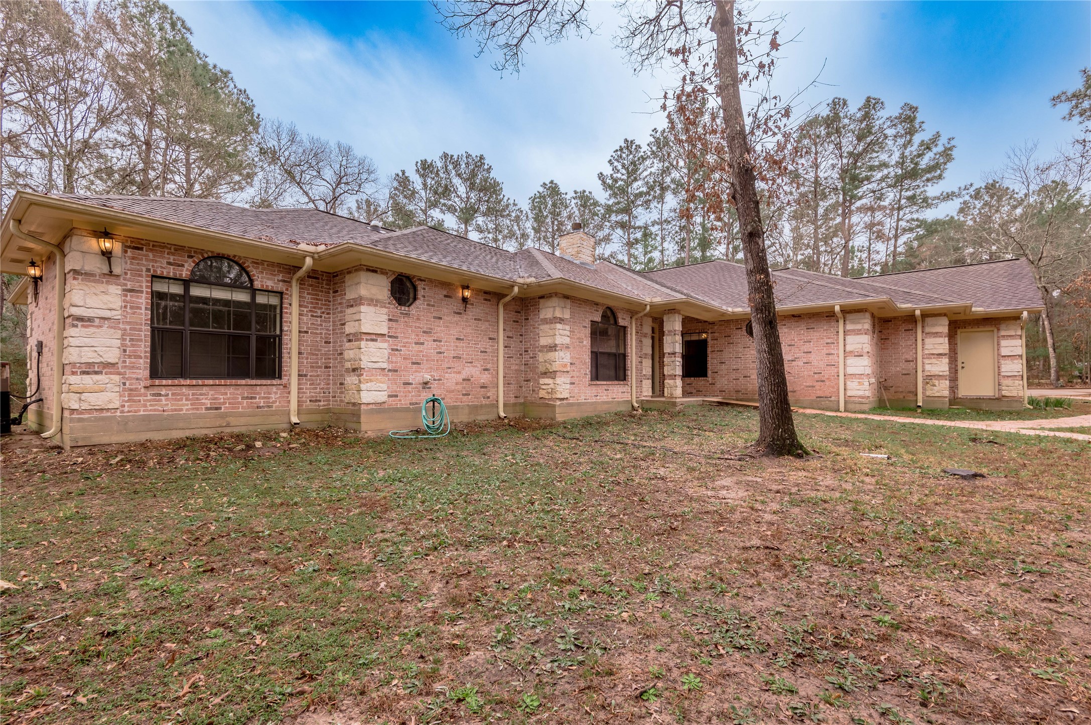 20 Tall Timbers Way Huntsville, TX 77320 - Photo 4 of 41 a backyard of a house with lots of green space