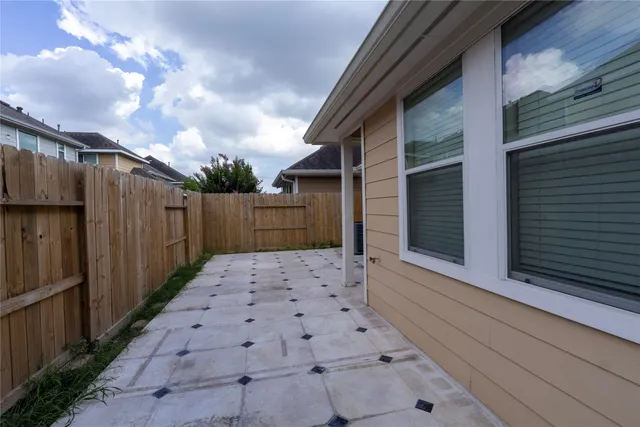 $2,250 | 6442 Wilshire Lakes, Houston, TX 77040