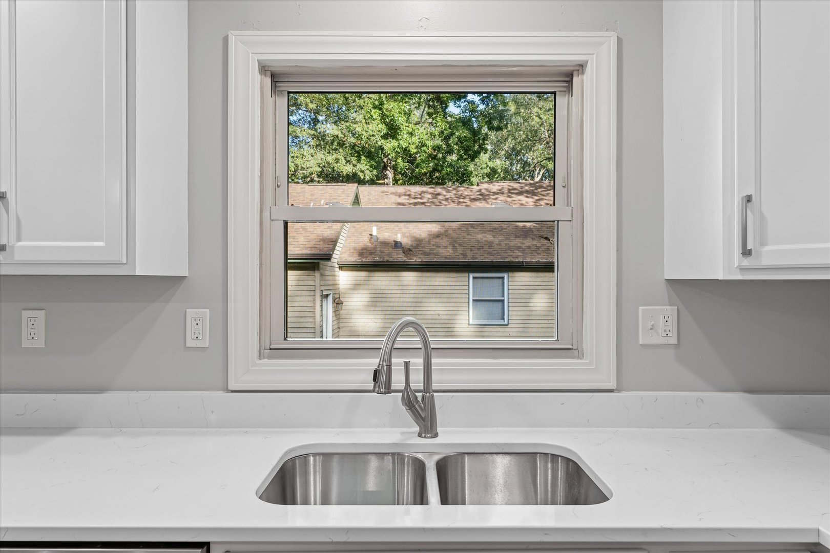 1101 East Pin Oak Drive Mahomet, IL 61853 - Photo 17 of 57