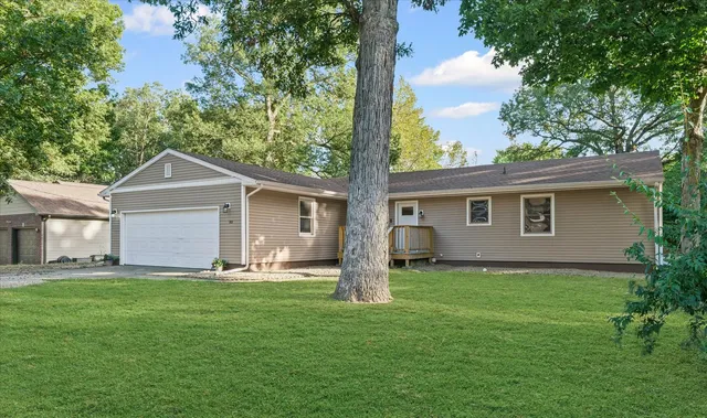 $334,900 | 1101 East Pin Oak Drive, Mahomet, IL 61853