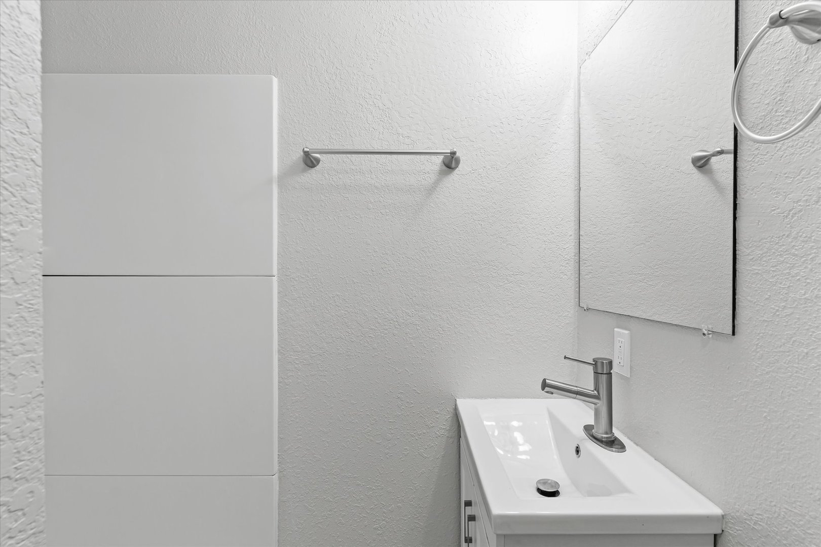 1101 East Pin Oak Drive Mahomet, IL 61853 - Photo 46 of 57 a bathroom with a sink a mirror and shower