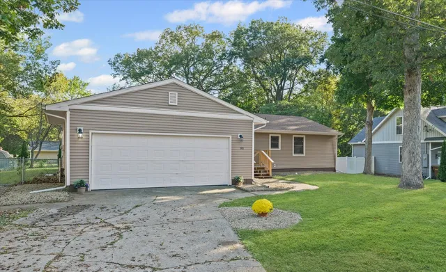 $334,900 | 1101 East Pin Oak Drive, Mahomet, IL 61853