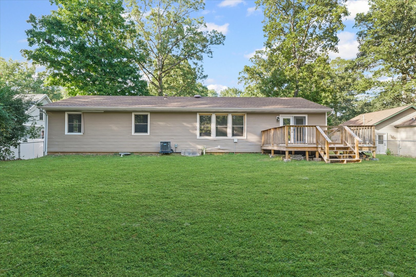 1101 East Pin Oak Drive Mahomet, IL 61853 - Photo 52 of 57 a front view of house with yard and green space