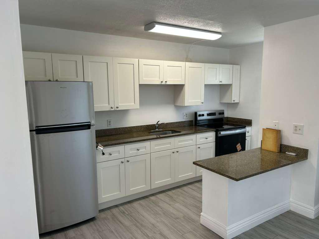 1081 Southeast Monterey Road, Unit 312 Stuart, FL 34994 - Photo 4 of 11 1081 C12 Kitchen