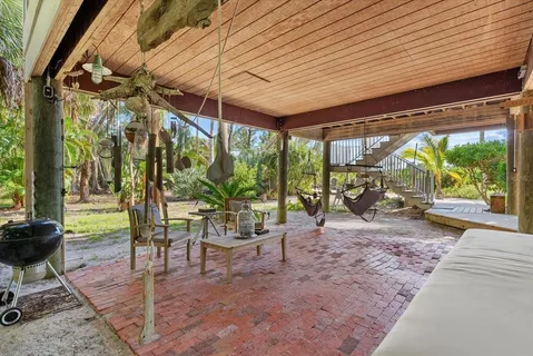 $5,995,000 | 7143 La Lenaire Drive, Longboat Key, FL 34228