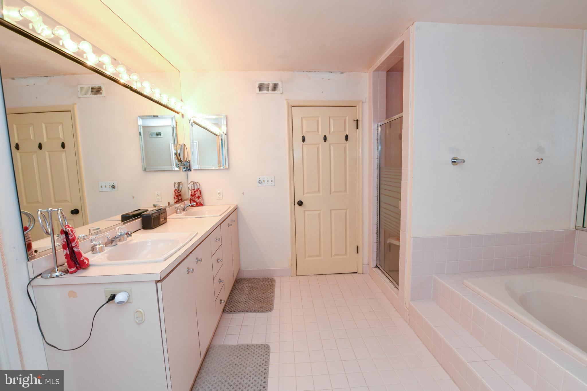 1413 Huntingdon Road Abington, PA 19001 - Photo 21 of 38