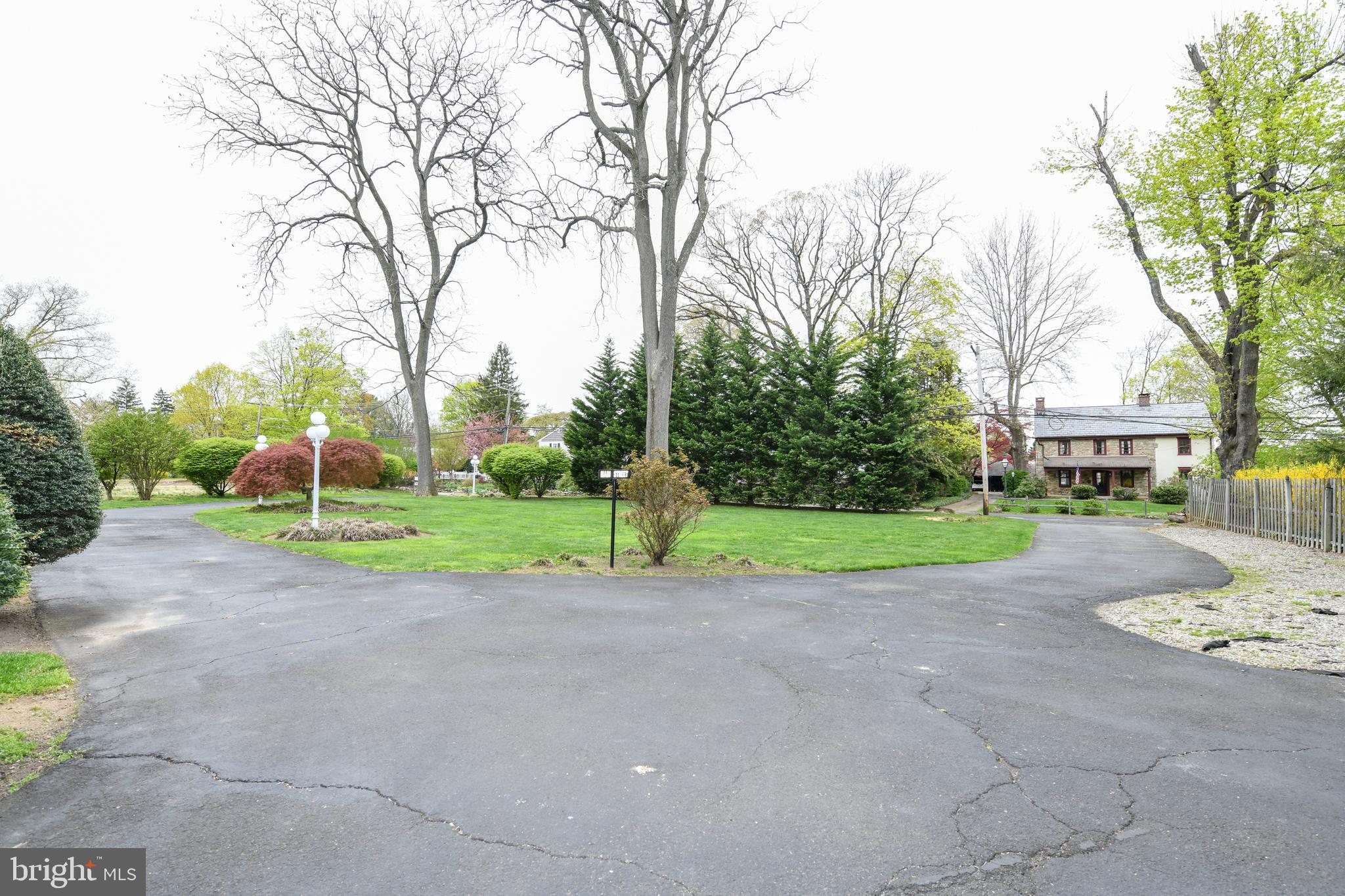 1413 Huntingdon Road Abington, PA 19001 - Photo 4 of 38