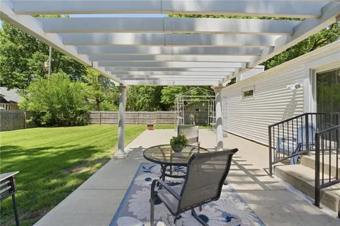$350,000 | 1001 North Walker Lane, Olathe, KS 66061