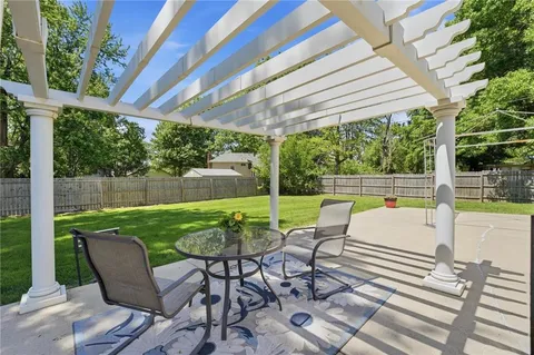 $350,000 | 1001 North Walker Lane, Olathe, KS 66061