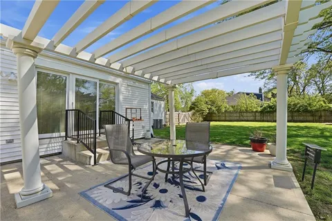 $350,000 | 1001 North Walker Lane, Olathe, KS 66061