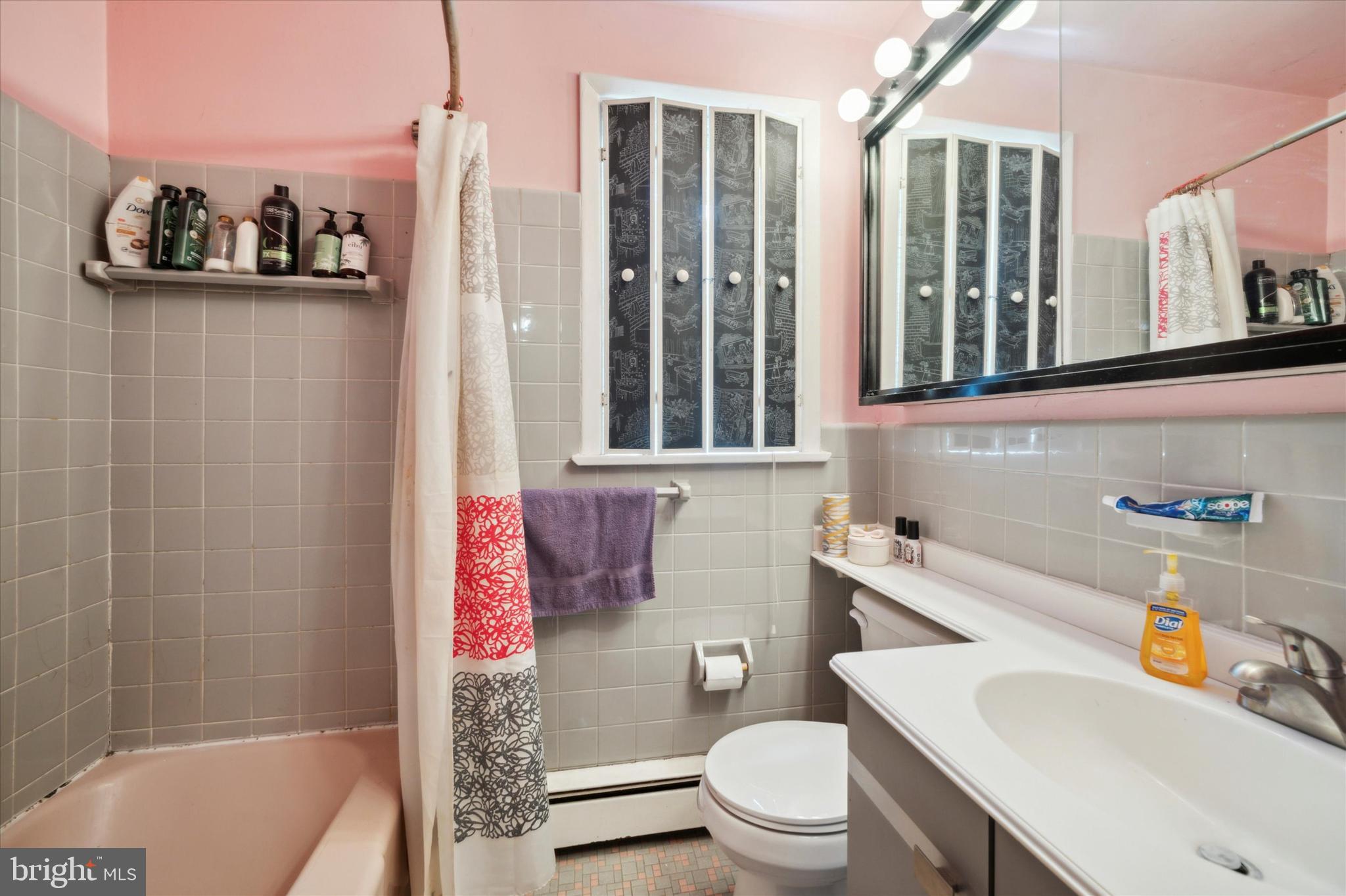 110 Bella Drive Broomall, PA 19008 - Photo 21 of 35 Hall Bath