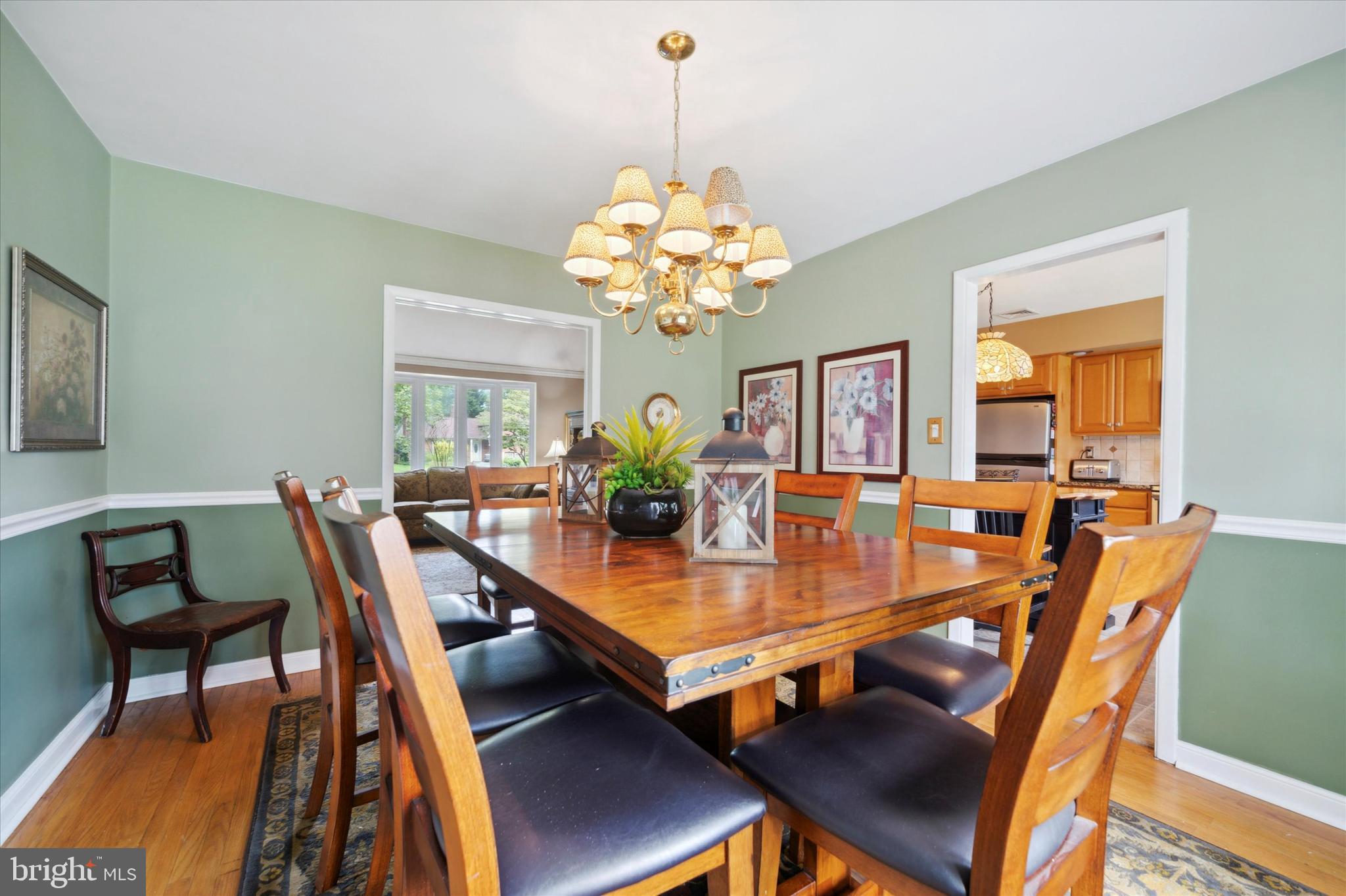 110 Bella Drive Broomall, PA 19008 - Photo 10 of 35 Dinner Room Crown Molding