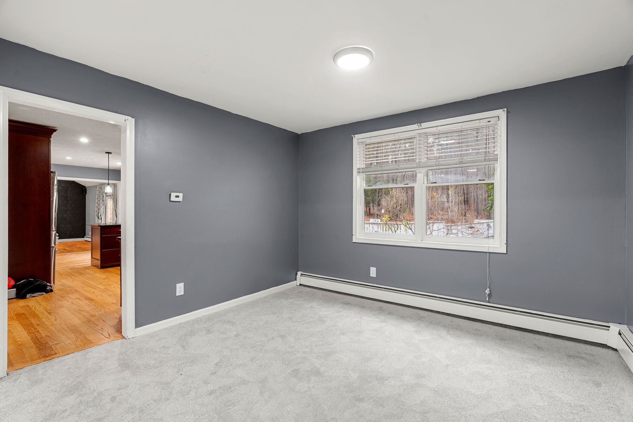 18 Lorri Road Derry, NH 03038 - Photo 17 of 37