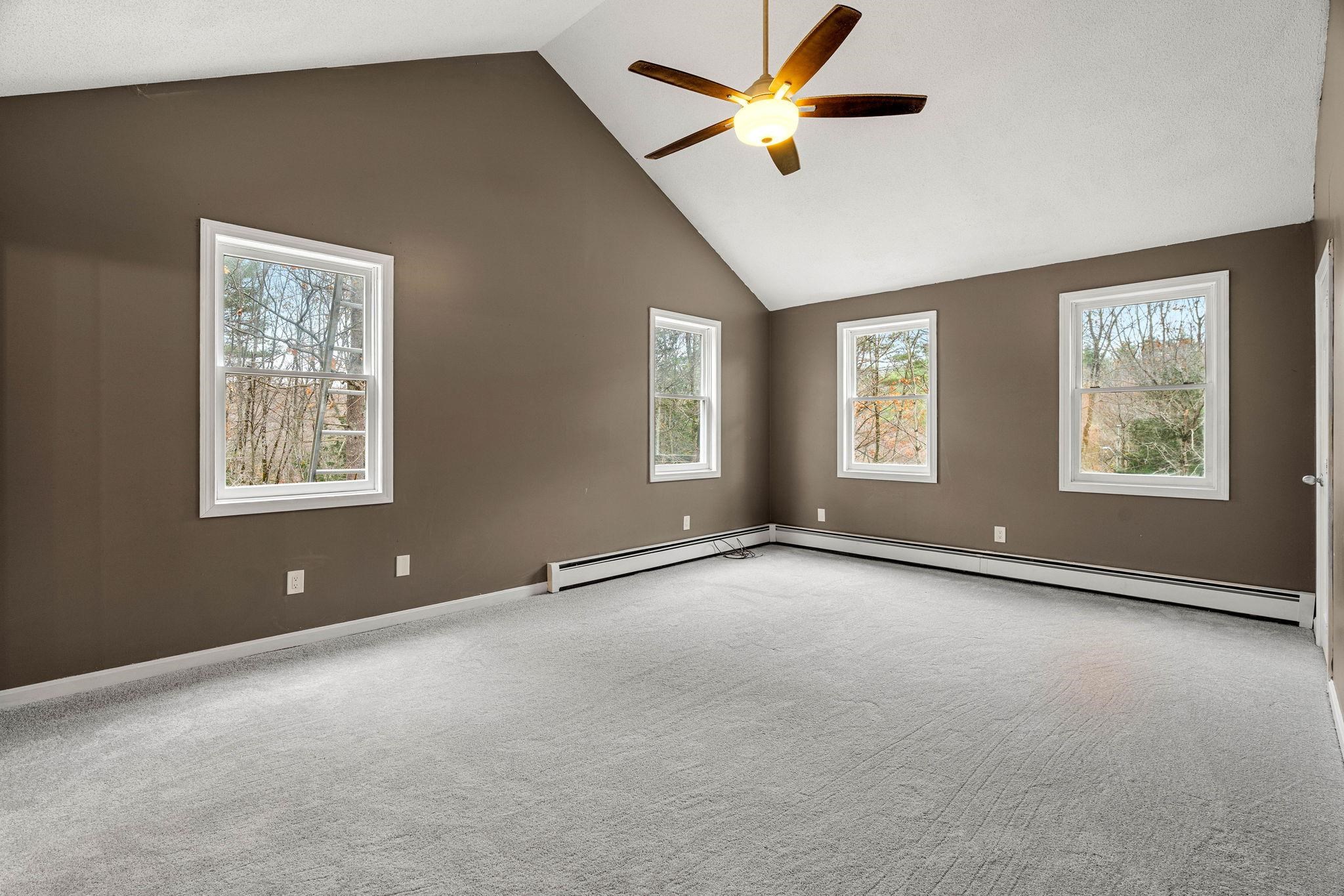 18 Lorri Road Derry, NH 03038 - Photo 25 of 37