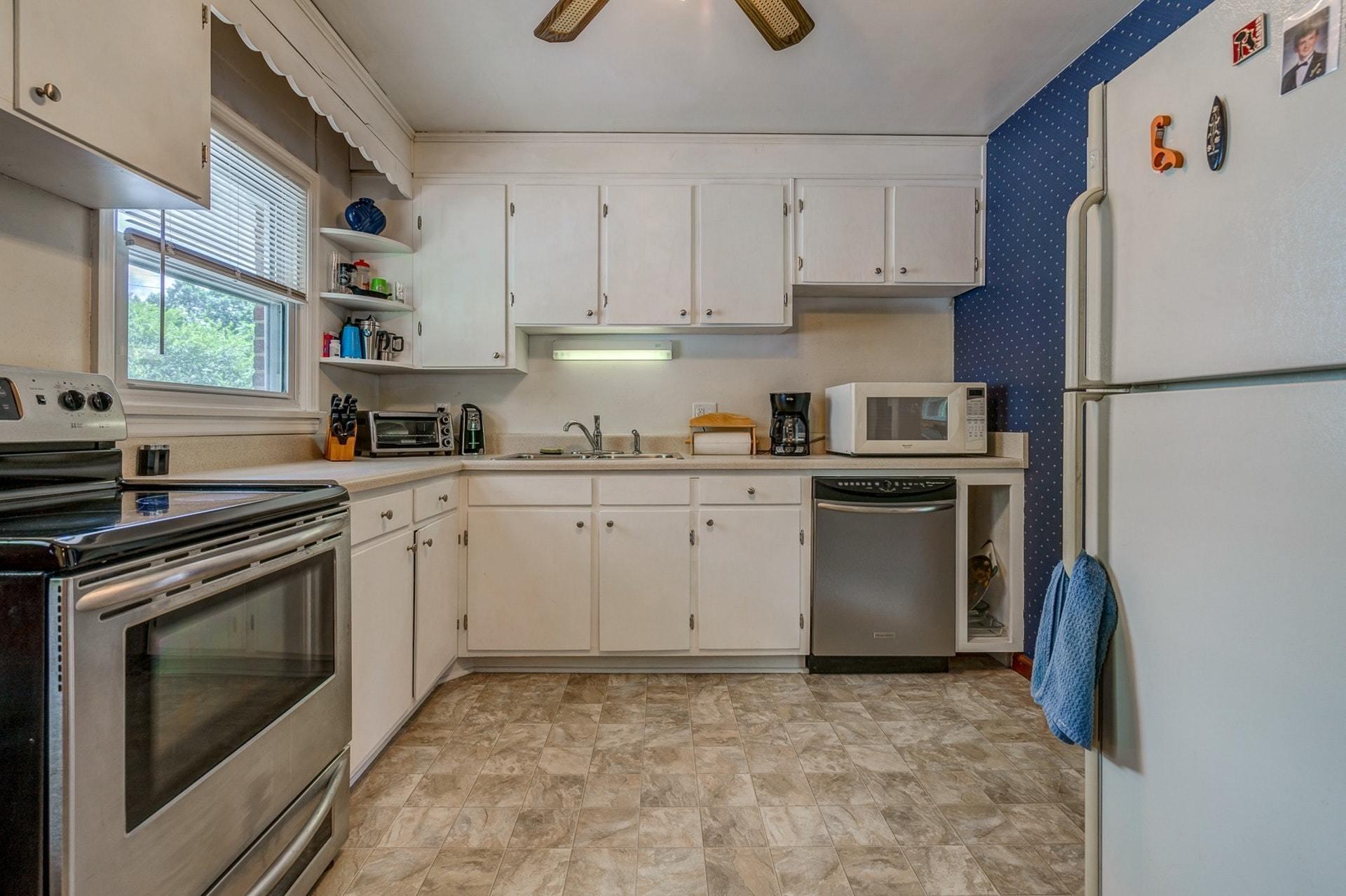 6613 Wendover Road Roanoke, VA 24019 - Photo 11 of 30 009-319110-6613 Wendover Road 09_7945903