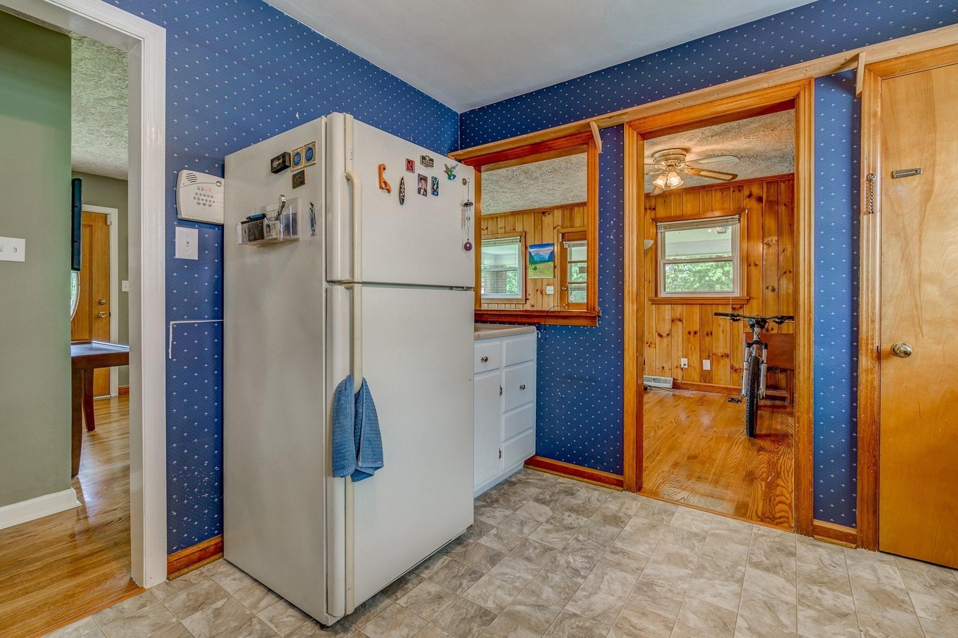 6613 Wendover Road Roanoke, VA 24019 - Photo 13 of 30 011-319110-6613 Wendover Road 11_7945905