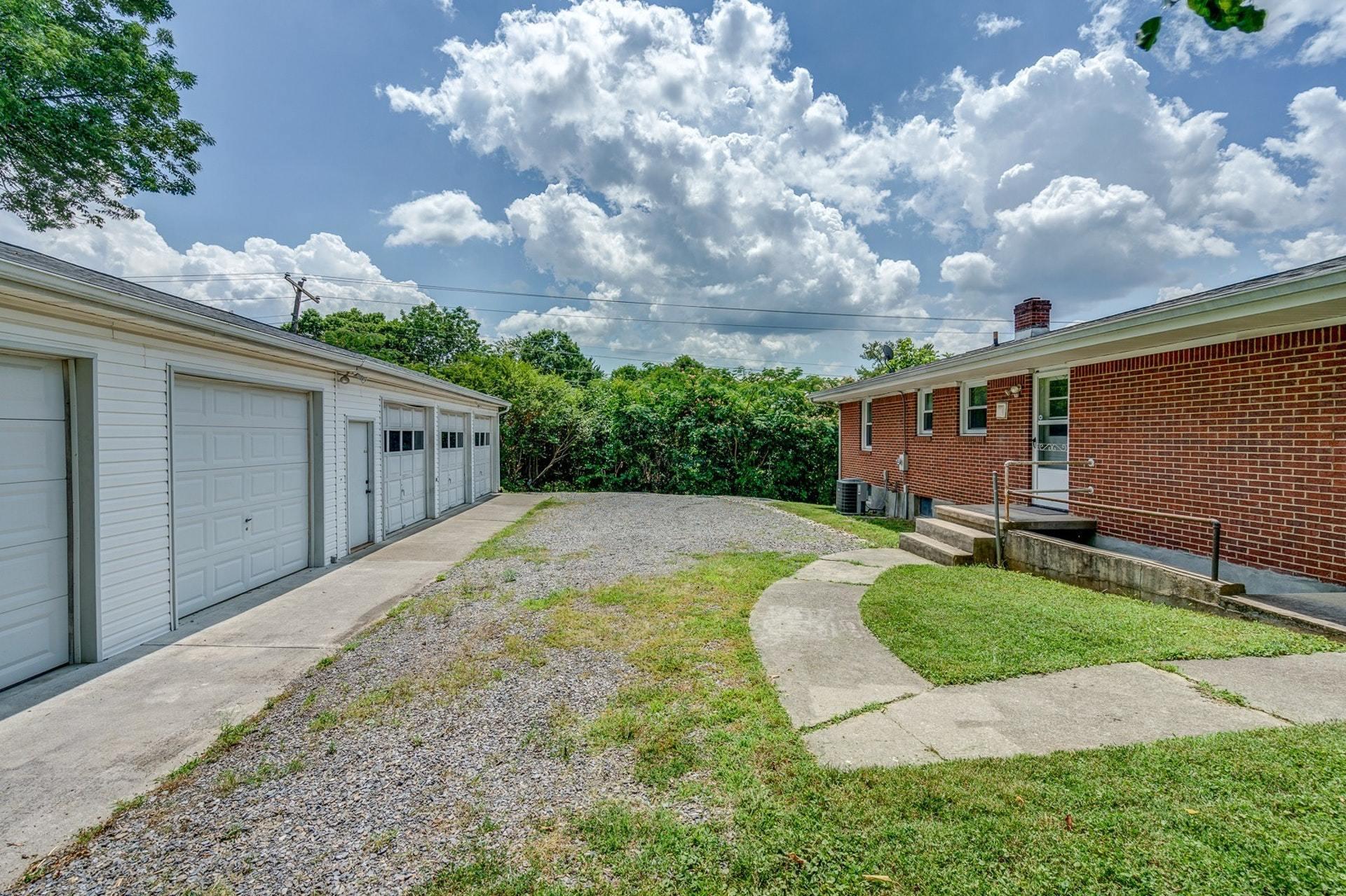6613 Wendover Road Roanoke, VA 24019 - Photo 24 of 30 021-319110-6613 Wendover Road 21_7945915