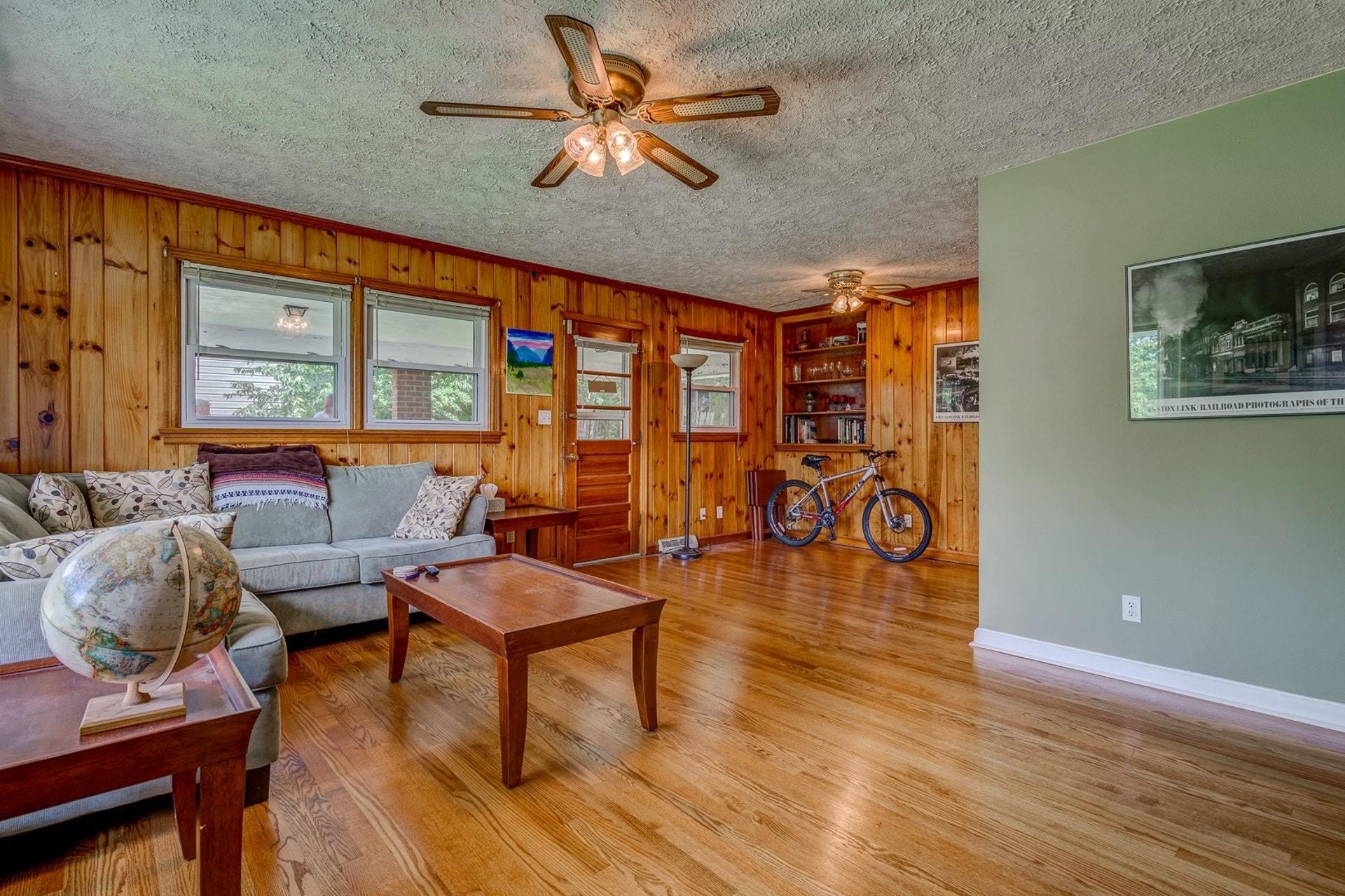 6613 Wendover Road Roanoke, VA 24019 - Photo 8 of 30 006-319110-6613 Wendover Road 06_7945900