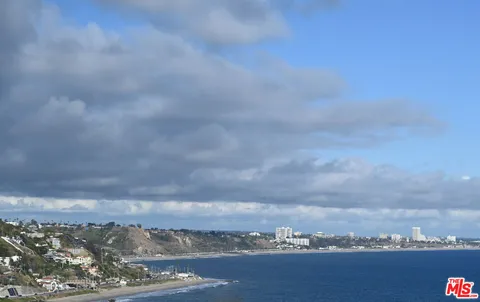 $2,100,000 | 18421 Coastline Drive, Malibu, CA 90265