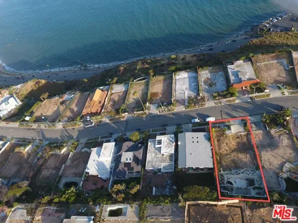 $2,100,000 | 18421 Coastline Drive, Malibu, CA 90265