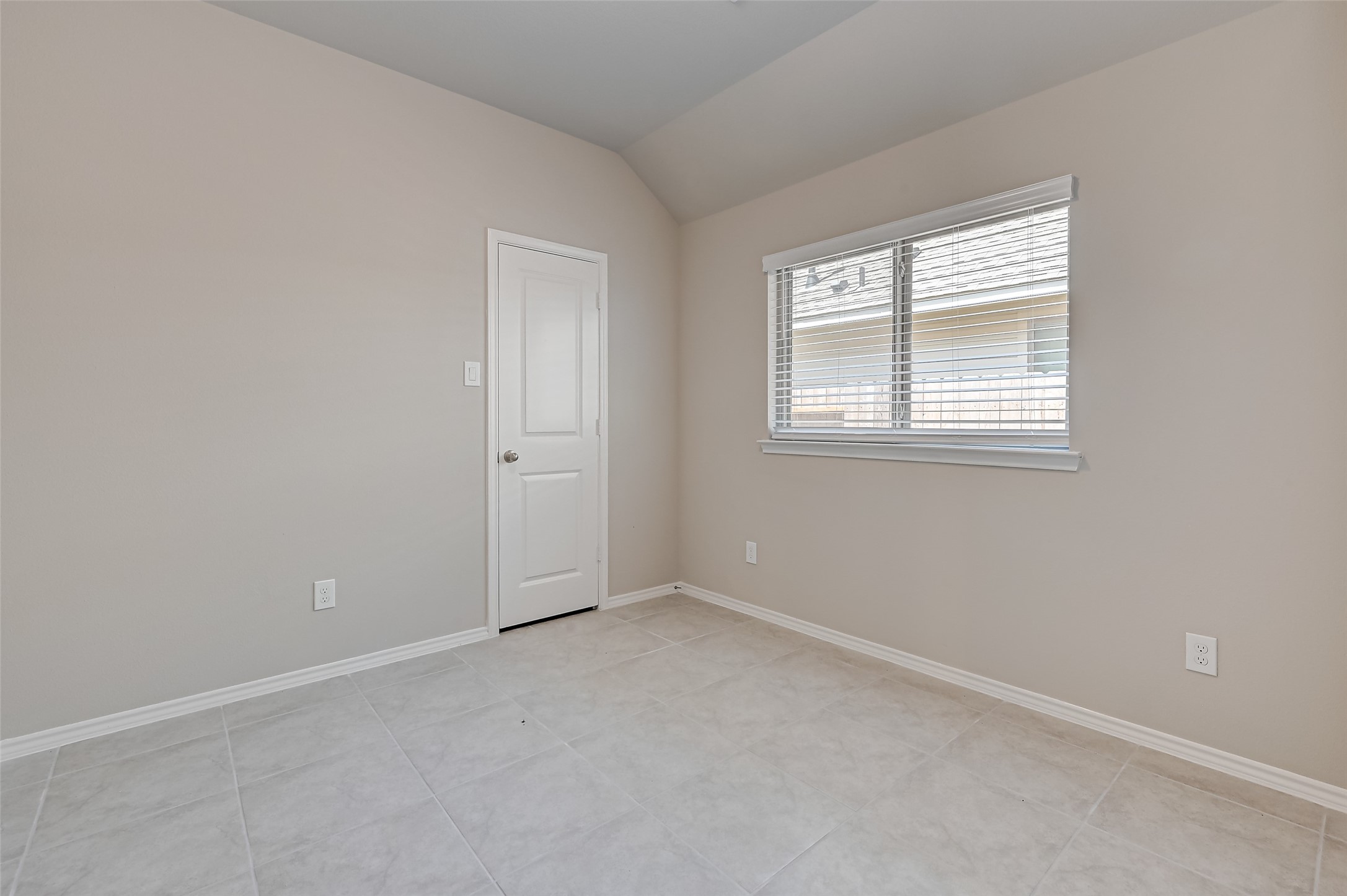 32037 Towering Birch Trail Conroe, TX 77385 - Photo 20 of 38 an empty room with a window