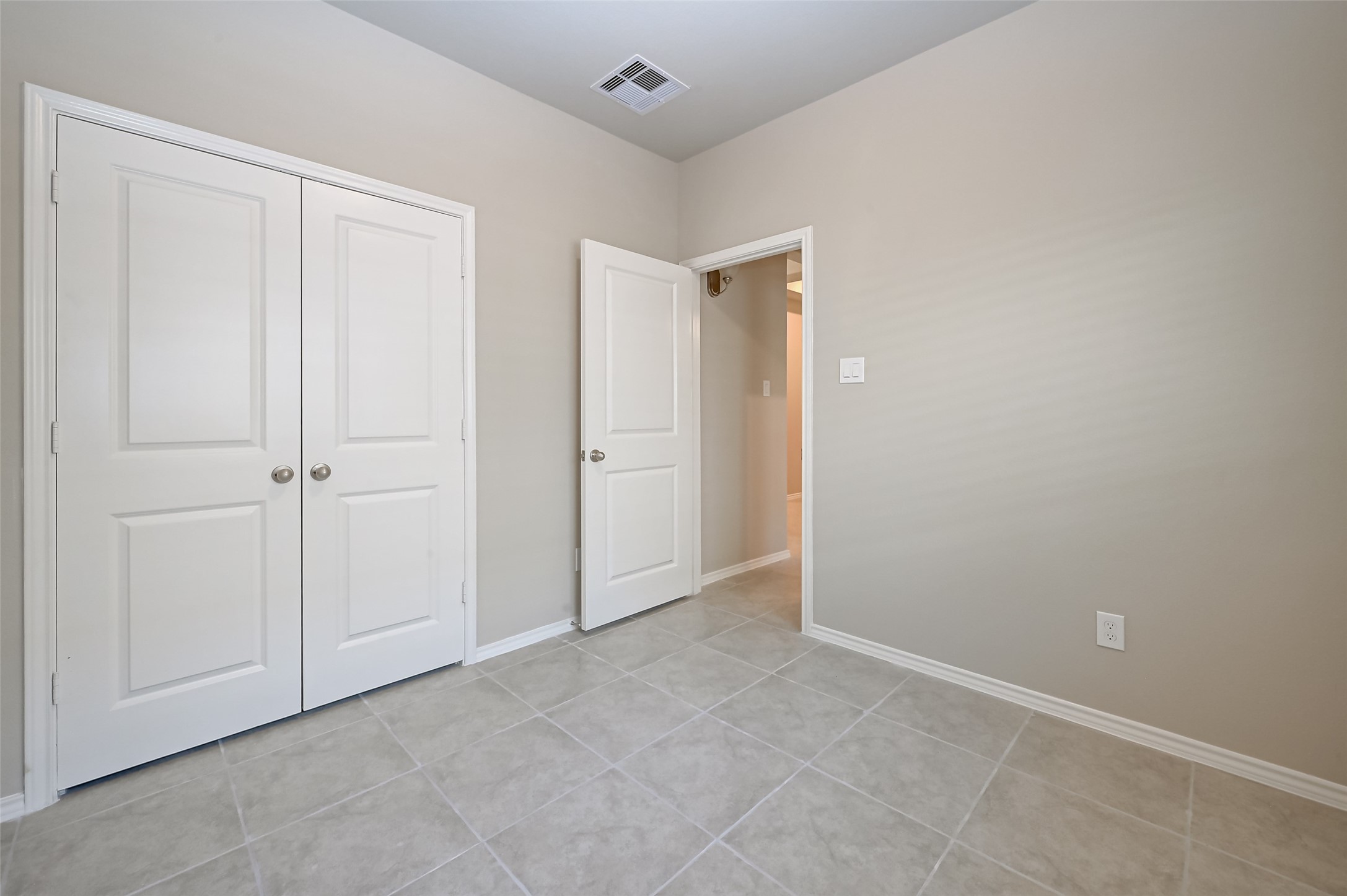 32037 Towering Birch Trail Conroe, TX 77385 - Photo 25 of 38 an empty room with closet area