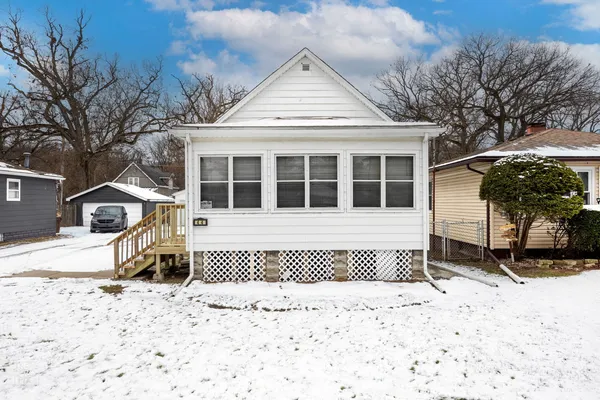 $1,900 | 44 North Glenwood Avenue, Glenwood, IL 60425