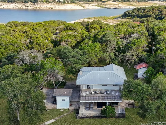 $450,000 | 550 County Road 262, Mico, TX 78056