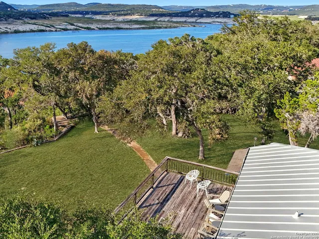 $450,000 | 550 County Road 262, Mico, TX 78056