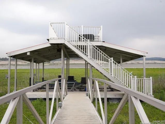 $450,000 | 550 County Road 262, Mico, TX 78056